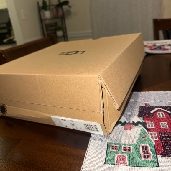 UGG women Droplet boots size 9 new box damage and light spots at the boots.. - Picture 14 of 15